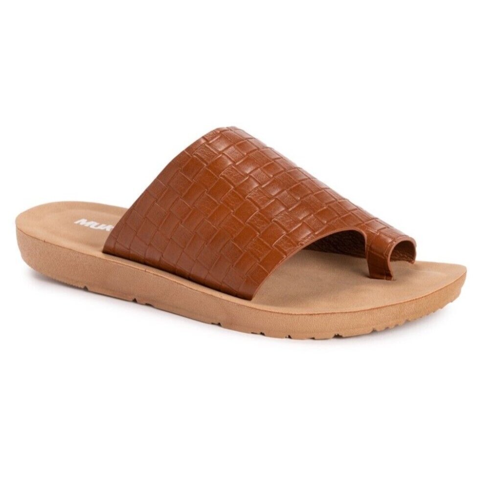 MukLuks Muk Luks About Face Brown Toepost Sandals 7 NWOT Slides